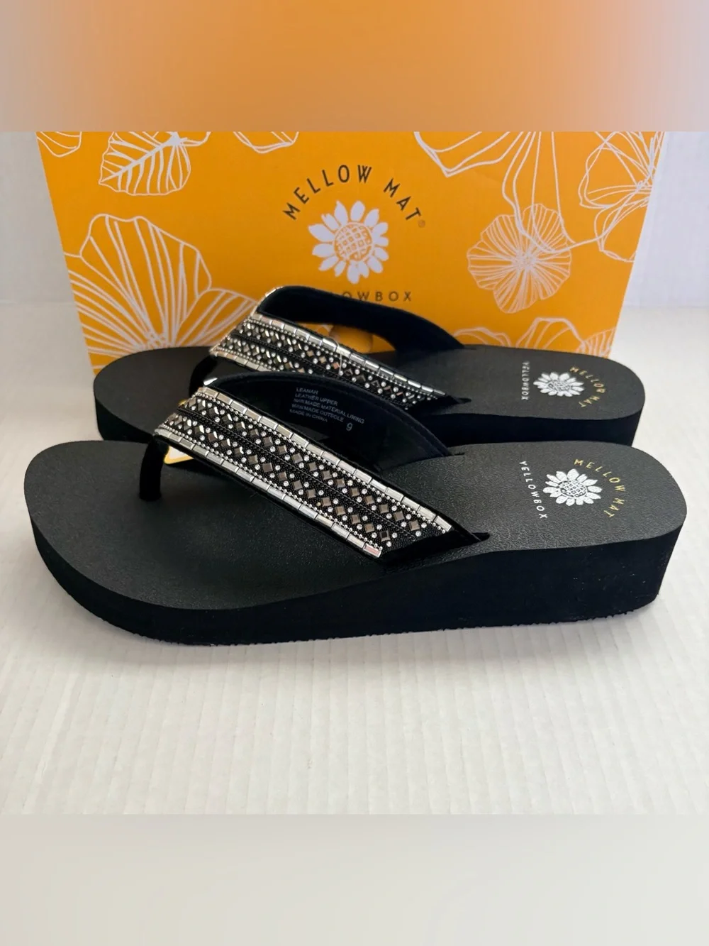 Yellow Box Mellow Mat Women’s Black Embellished Wedge Flip Flops Sz 9 - Picture 3 of 12